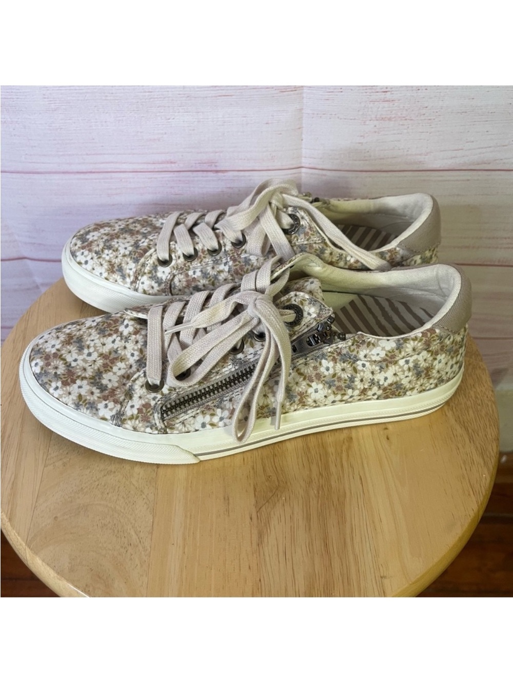 Taos Footwear Beige Floral Lace-Up Sneakers with Side Zipper - Picture 10 of 10